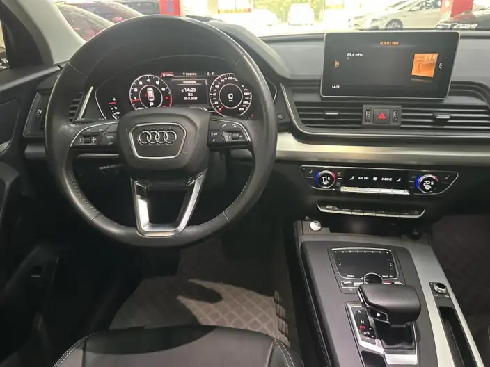Audi Q5L 2020 Model Facelift 40 TFSI Rong Xiang Fashion Model – фото 10