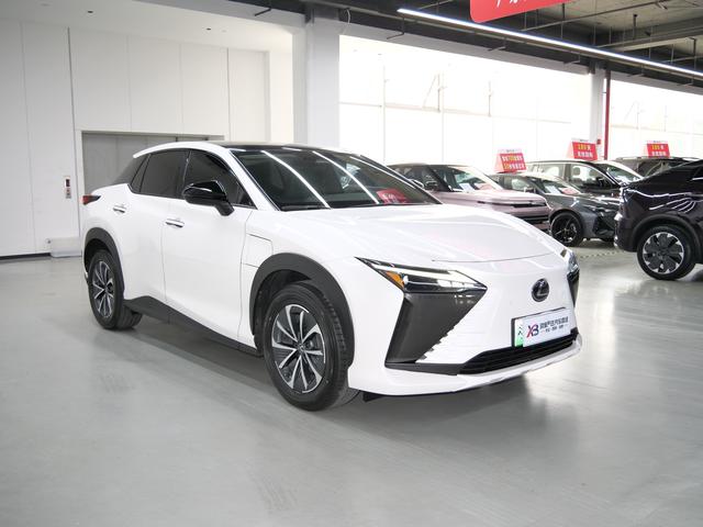 Lexus RZ 2023 450e DIRECT4 Premium – фото 6