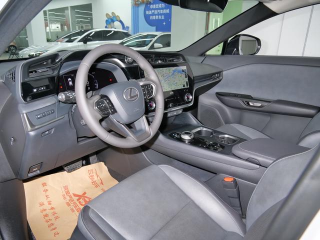 Lexus RZ 2023 450e DIRECT4 Premium – фото 8