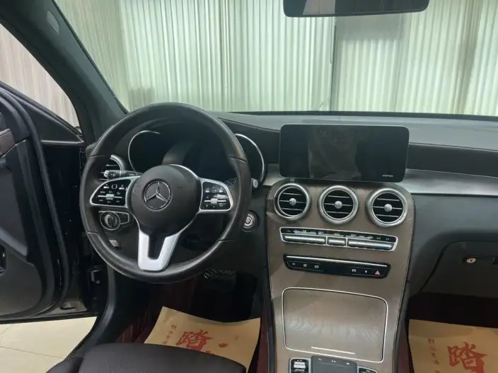 Mercedes-Benz GLC 2020 Model GLC 260 L 4MATIC Luxury Model – фото 9