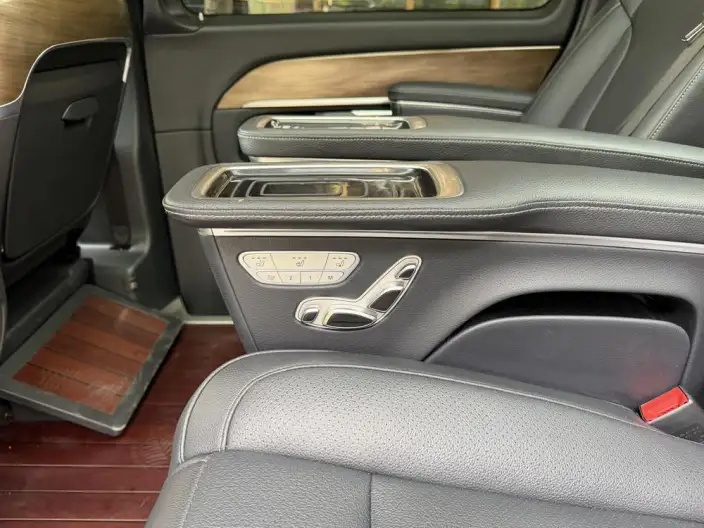 Mercedes-Benz V-Class 2020 Model V 260 Premium Edition – фото 10
