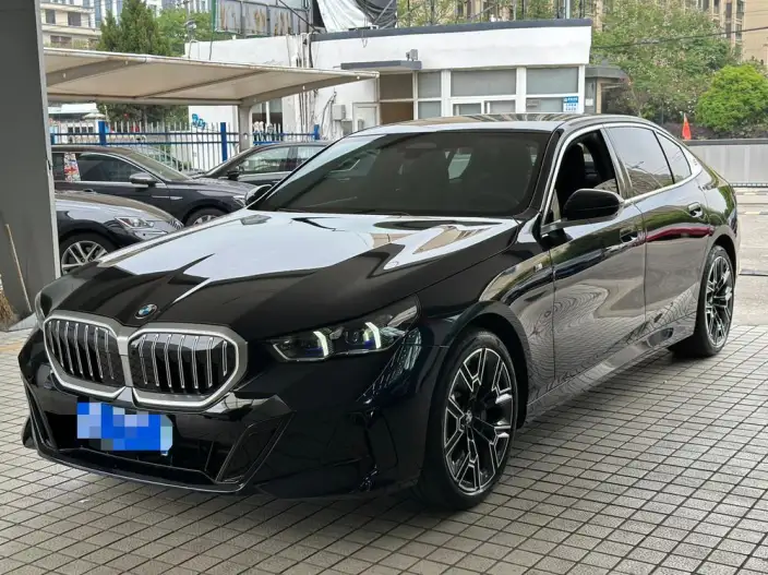BMW 5 Series 2025 Model 530Li Exclusive Model M Sports Set – фото 1