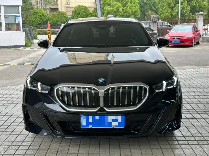 BMW 5 Series 2025 Model 530Li Exclusive Model M Sports Set – фото 2