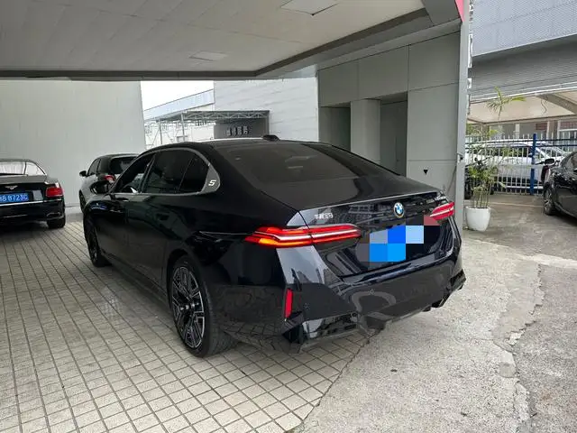 BMW 5 Series 2025 Model 530Li Exclusive Model M Sports Set – фото 4