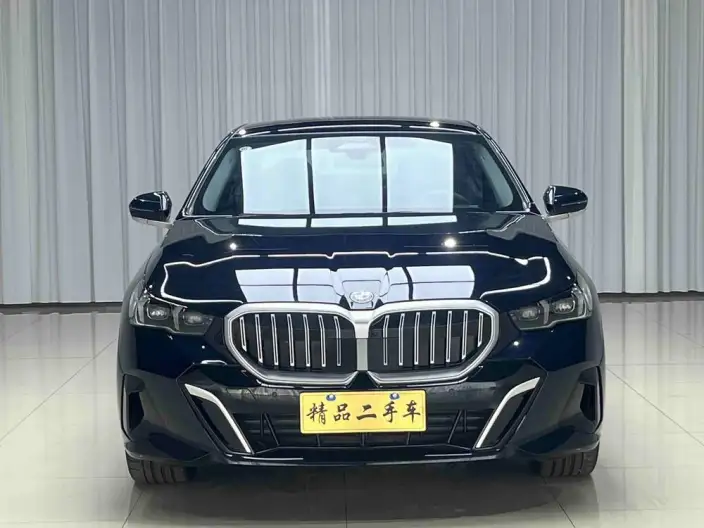 BMW 5 Series 2025 Model 530Li Exclusive Model M Sports Set – фото 2