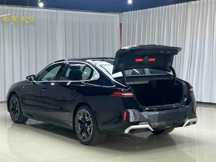 BMW 5 Series 2025 Model 530Li Exclusive Model M Sports Set – фото 5