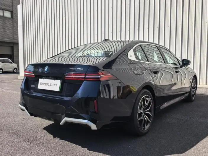 BMW i5 2025 Model eDrive35L M Sports Set – фото 6
