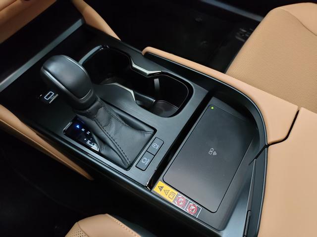 Lexus ES 2025 200 Premium – фото 8