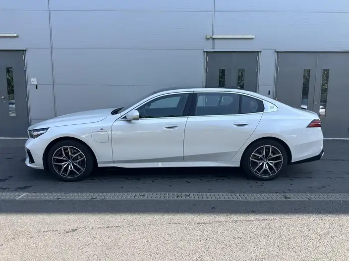 BMW i5 2025 Model eDrive35L M Sports Set – фото 3