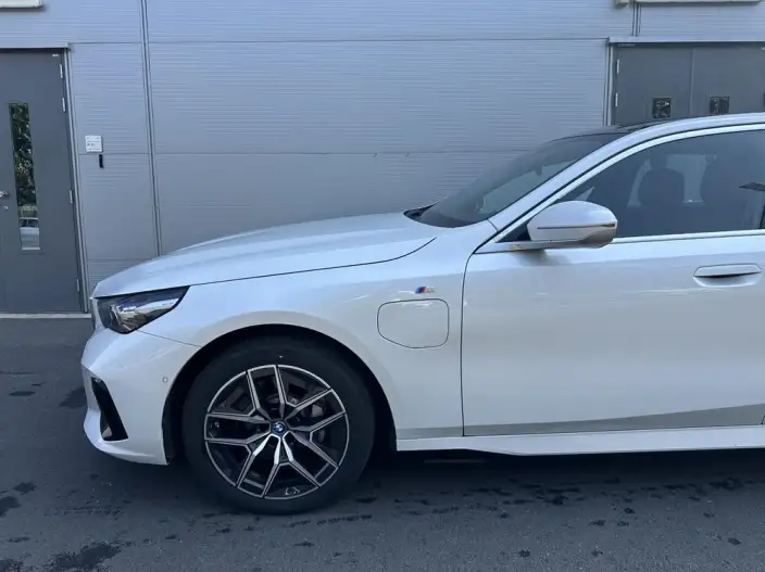 BMW i5 2025 Model eDrive35L M Sports Set – фото 6