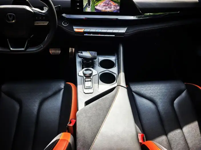 Changan UNI-V 2022 Model 2.0T Leading speed Edition – фото 9