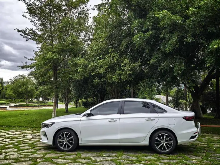Geely Emgrand 2022 Model No. 4 Gen 1.5L CVT Flagship Model – фото 3