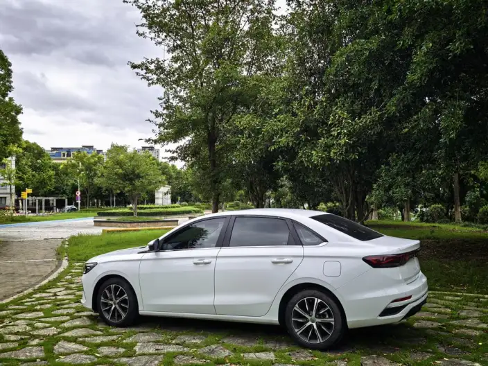 Geely Emgrand 2022 Model No. 4 Gen 1.5L CVT Flagship Model – фото 4