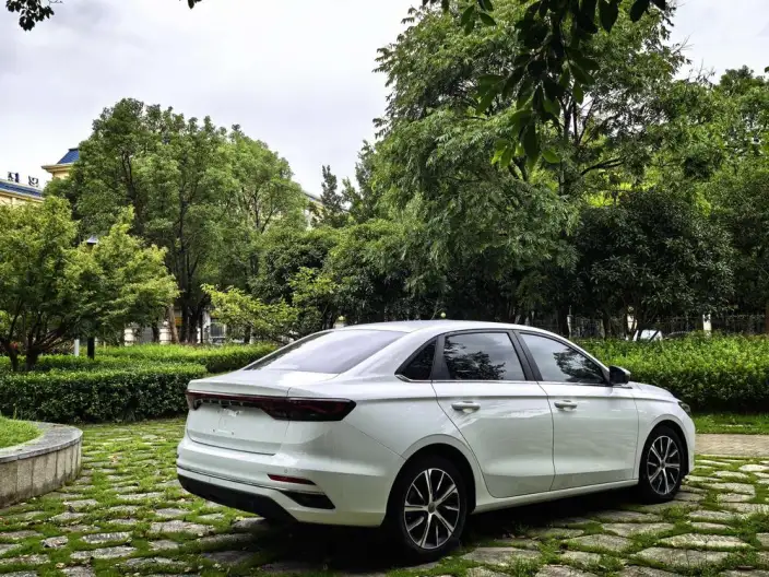 Geely Emgrand 2022 Model No. 4 Gen 1.5L CVT Flagship Model – фото 6