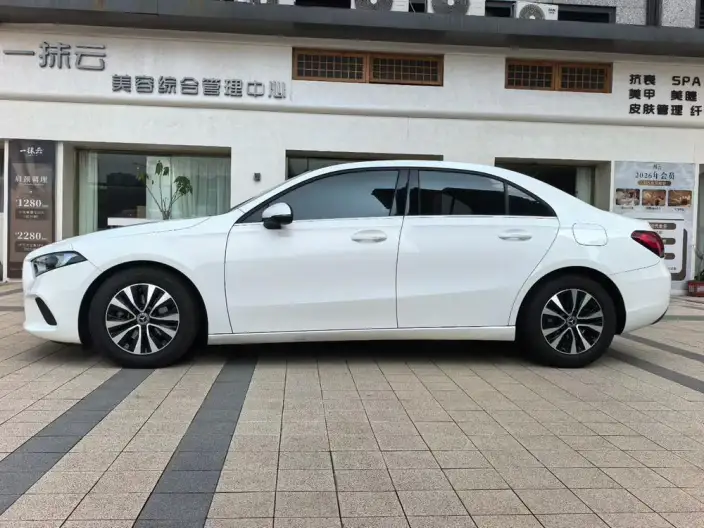 Mercedes-Benz A-class 2020 Model A 180 L – фото 4