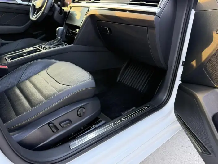 Volkswagen CC 2023 Model 380TSI Eye-catching version – фото 8