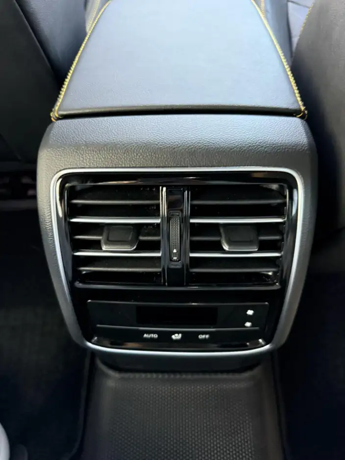 Volkswagen CC 2023 Model 380TSI Eye-catching version – фото 9