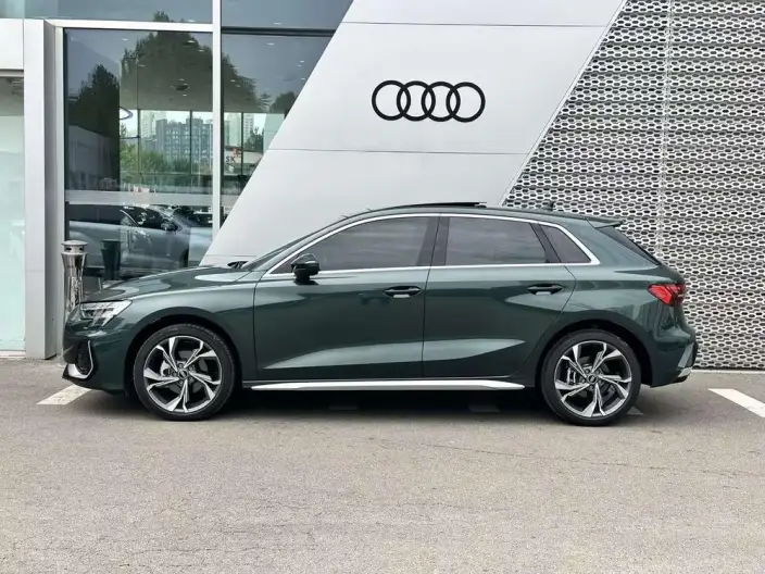 Audi A3 2025 Model Sportback 35 TFSI Continental Flying Spur Exclusive Model – фото 3