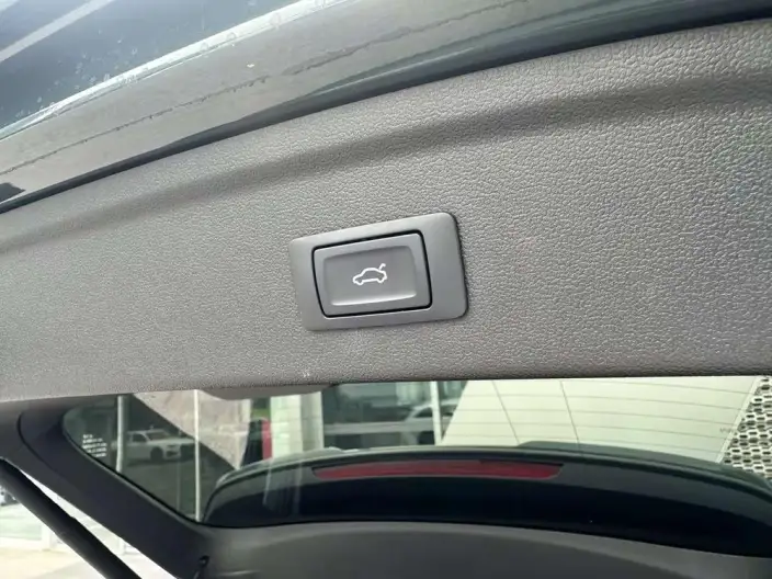 Audi A3 2025 Model Sportback 35 TFSI Continental Flying Spur Exclusive Model – фото 8