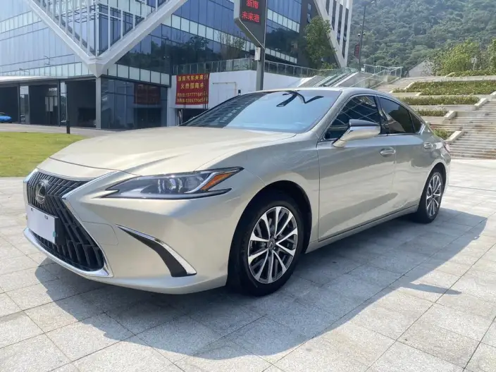 Lexus ES 2024 Model 200 Premium – фото 1