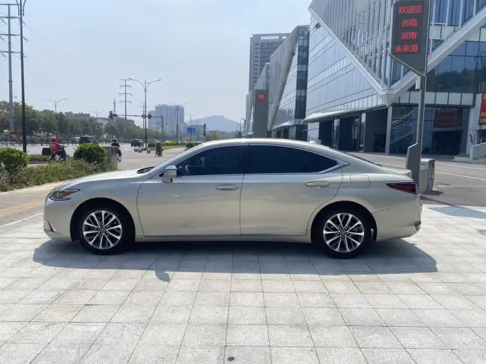 Lexus ES 2024 Model 200 Premium – фото 4