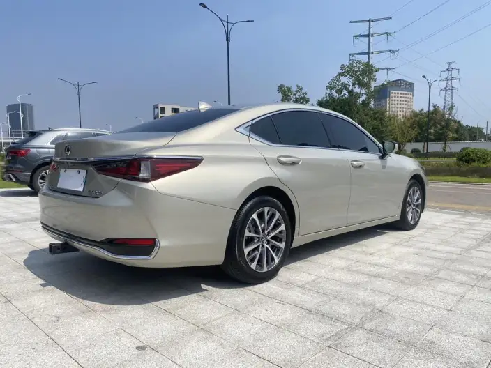 Lexus ES 2024 Model 200 Premium – фото 7