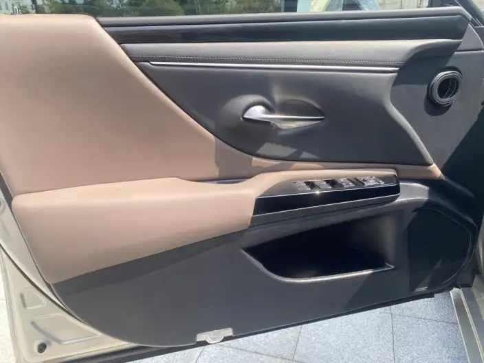 Lexus ES 2024 Model 200 Premium – фото 10