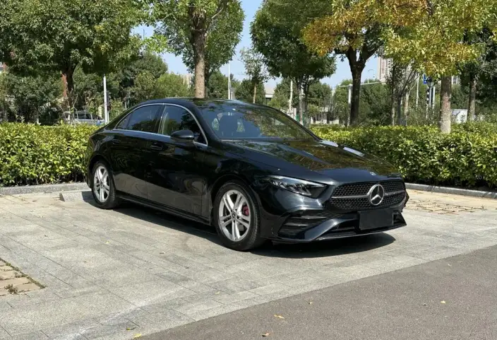 Mercedes-Benz A-class 2023 Model A 180 L Sports sedan – фото 3