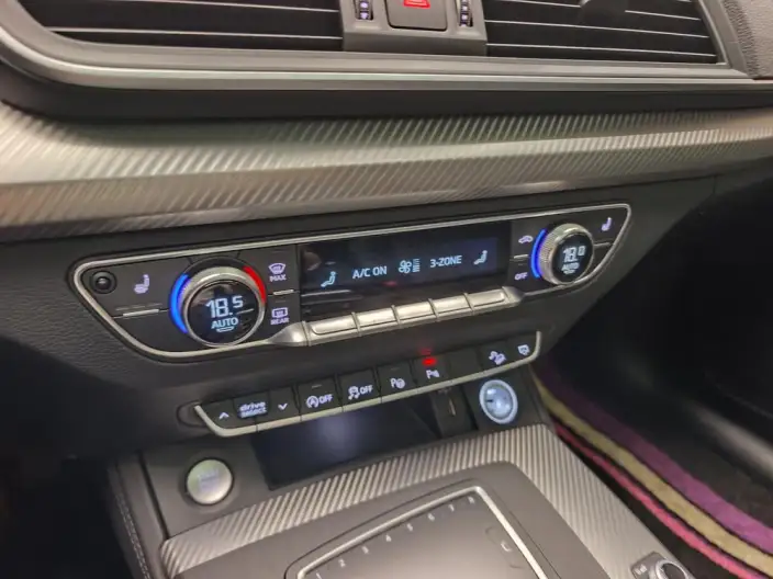 Audi Q5L 2020 Model 45 TFSI Exclusive Fashion Model – фото 5