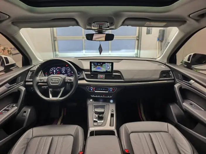 Audi Q5L 2020 Model 45 TFSI Exclusive Fashion Model – фото 7