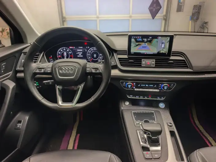 Audi Q5L 2020 Model 45 TFSI Exclusive Fashion Model – фото 9
