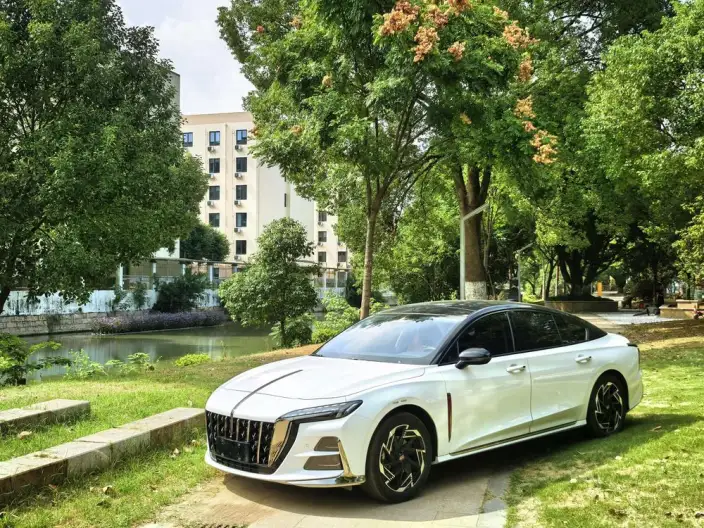HONGQI H6 2023 Model 2.0T Zhishang Edition – фото 1