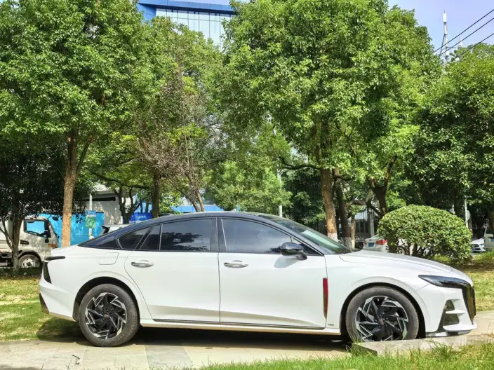 HONGQI H6 2023 Model 2.0T Zhishang Edition – фото 7
