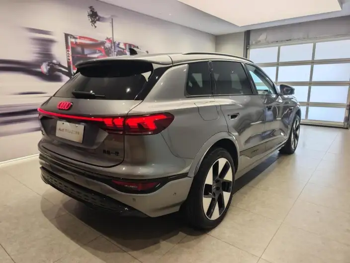 AUDI Q6L e-tron 2026 Model First Edition Pilot Edition – фото 4