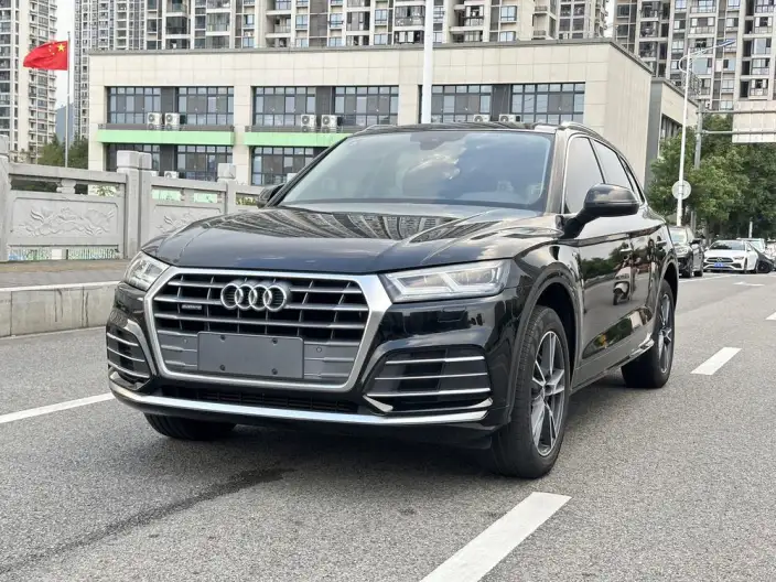 Audi Q5L 2020 Model 40 TFSI Rong Xiang Fashion Model – фото 1