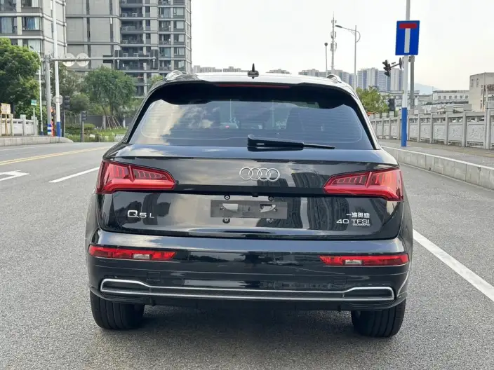 Audi Q5L 2020 Model 40 TFSI Rong Xiang Fashion Model – фото 5
