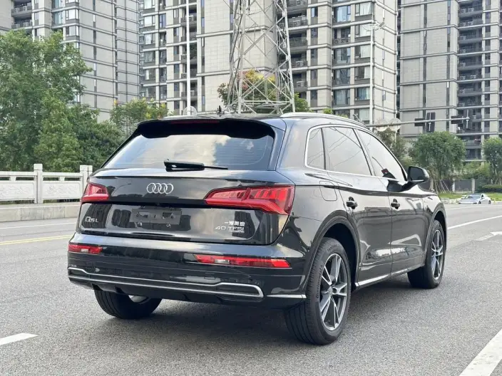 Audi Q5L 2020 Model 40 TFSI Rong Xiang Fashion Model – фото 6