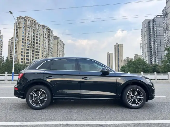 Audi Q5L 2020 Model 40 TFSI Rong Xiang Fashion Model – фото 7