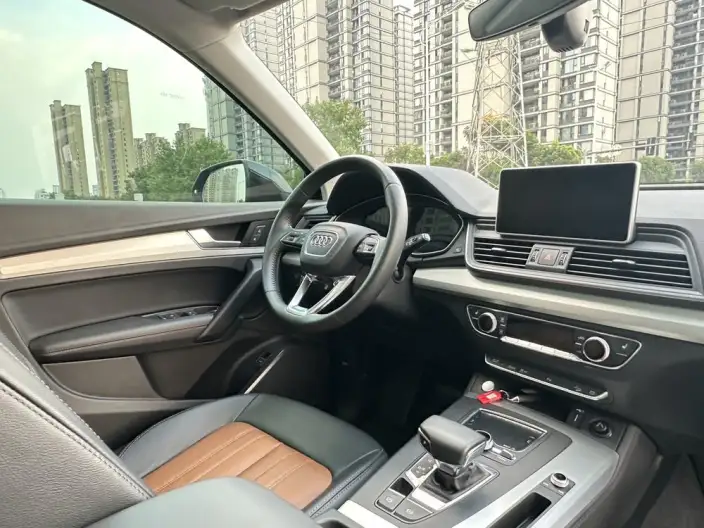 Audi Q5L 2020 Model 40 TFSI Rong Xiang Fashion Model – фото 10