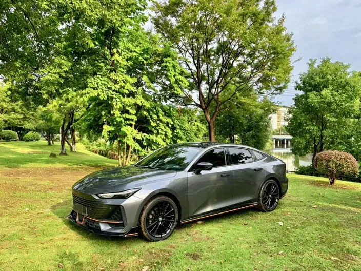 Changan UNI-V 2023 Model 1.5T Sports Edition – фото 1