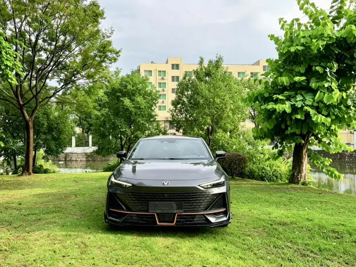 Changan UNI-V 2023 Model 1.5T Sports Edition – фото 2