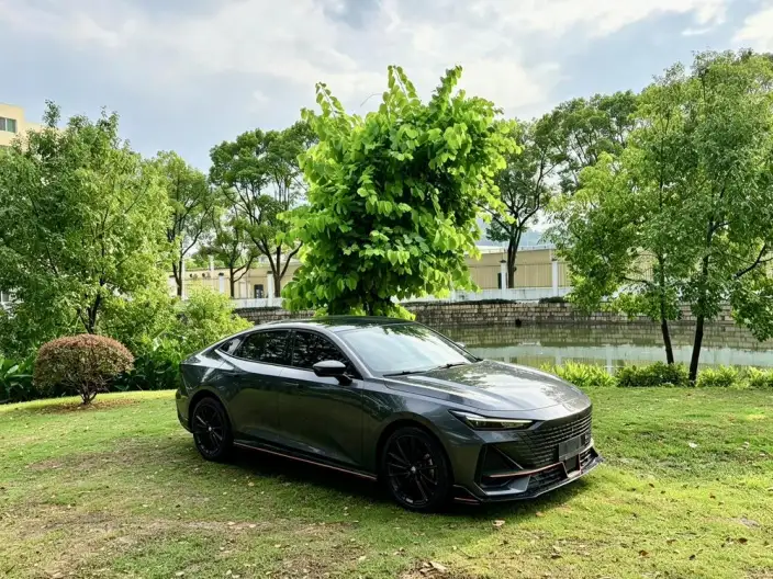 Changan UNI-V 2023 Model 1.5T Sports Edition – фото 3