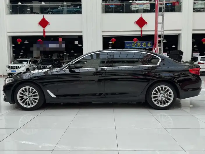 BMW 5 Series 2020 Model 525Li Luxury Set – фото 4