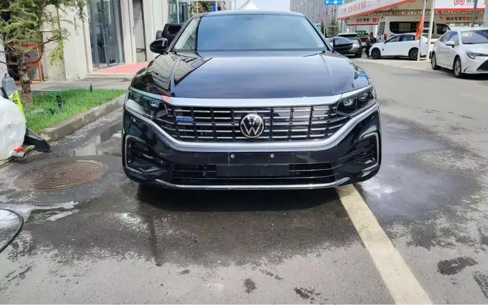 Volkswagen Passat PHEV 2022 Model 430PHEV Hybrid Deluxe Edition – фото 2