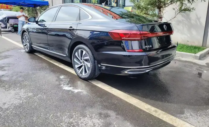 Volkswagen Passat PHEV 2022 Model 430PHEV Hybrid Deluxe Edition – фото 4