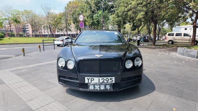 Continental Flying Spur 2013 модификация 6.0T W12 Premium Edition