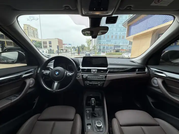 BMW X1 2021 Model sDrive25Li Leading Model – фото 9