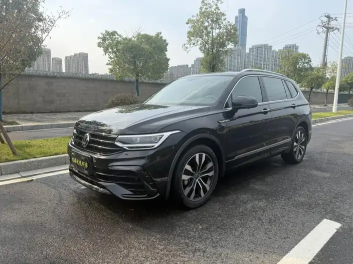 Volkswagen Tiguan L 2022 Model 330TSI Automatic 2WD R-Line Enjoy the version more – фото 1