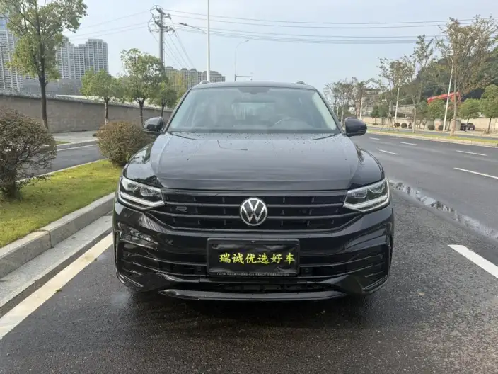 Volkswagen Tiguan L 2022 Model 330TSI Automatic 2WD R-Line Enjoy the version more – фото 2