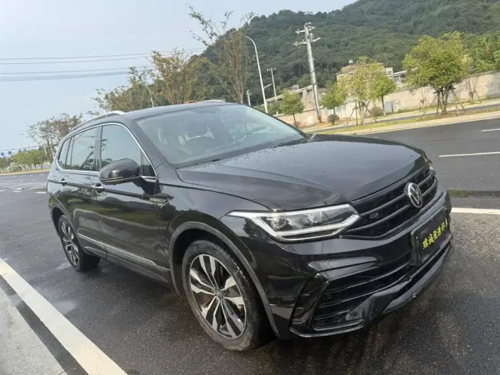 Volkswagen Tiguan L 2022 Model 330TSI Automatic 2WD R-Line Enjoy the version more – фото 3